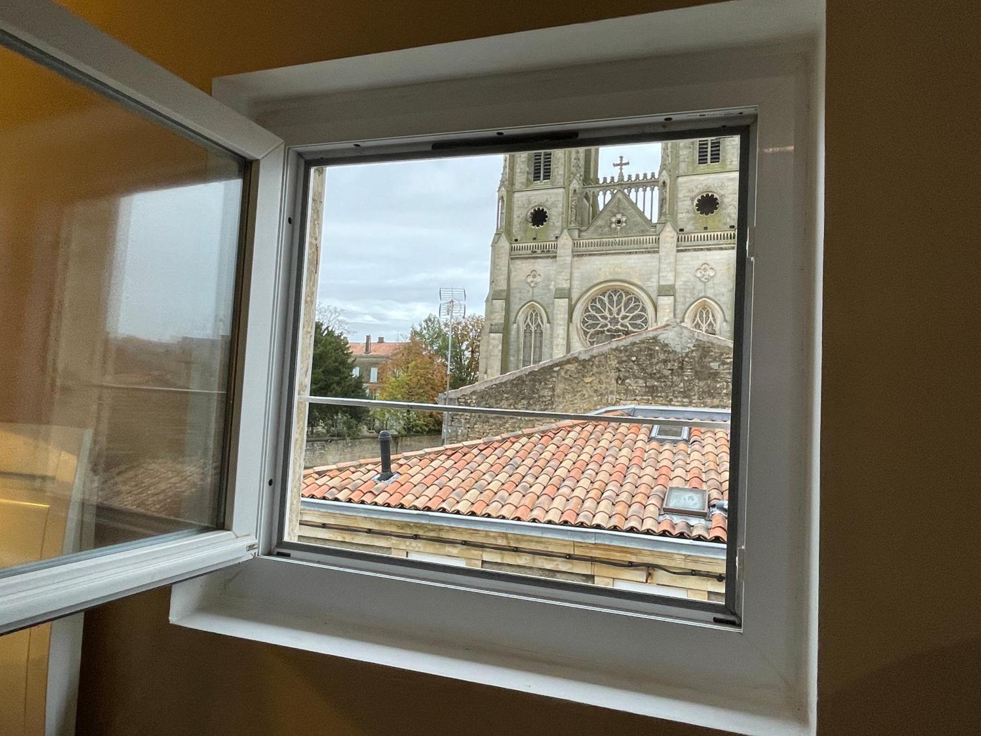 Chez Jean-Yves Et Zoe - Le Saint Andre - Au Calme, Tres Propre, Proche Parkings, Clim Apartment Ниор Екстериор снимка