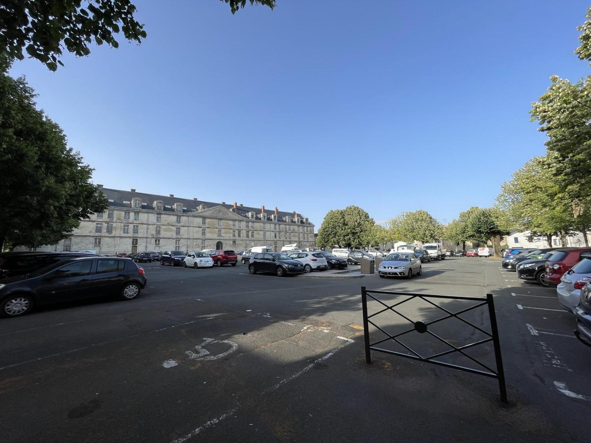Chez Jean-Yves Et Zoe - Le Saint Andre - Au Calme, Tres Propre, Proche Parkings, Clim Apartment Ниор Екстериор снимка